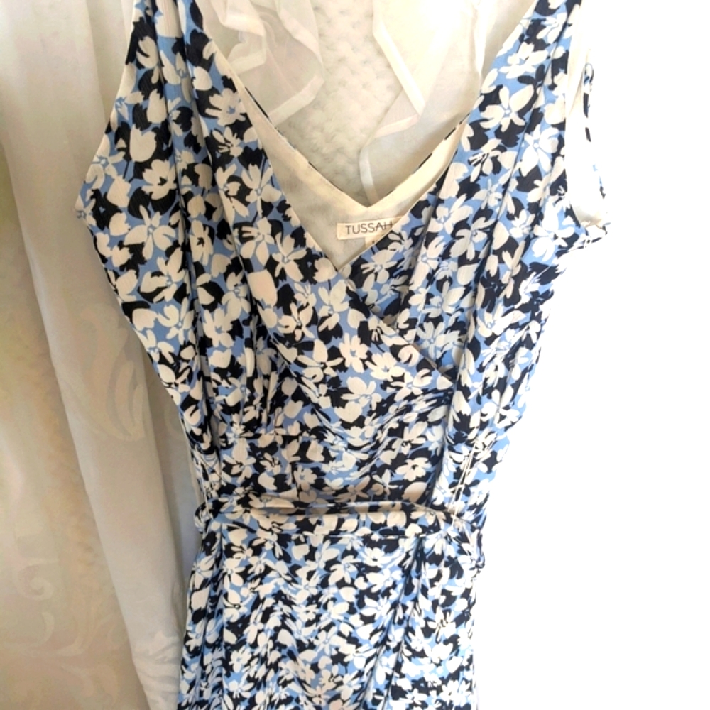 TUSSAH Size 12 Blue & White Floral Halter V-neck Fit & Flare - Picture 4 of 11